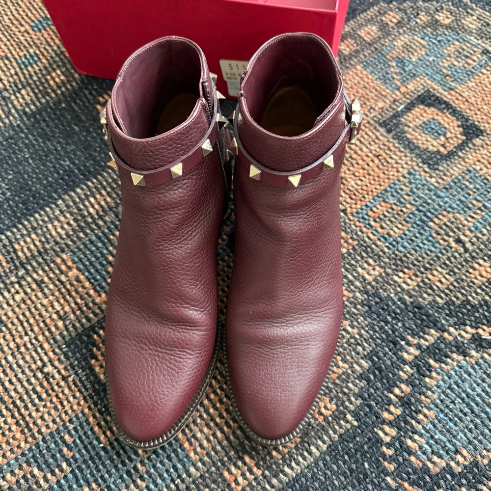 Valentino Garavani Burgundy Heeled Boots - Picture 5 of 15